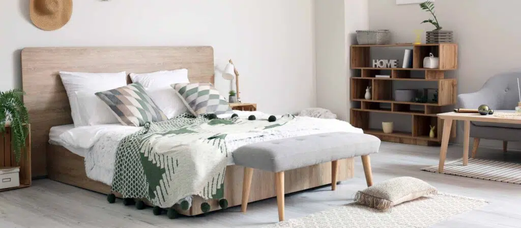 literie avec sommier et tête de lit coordonnés pour parfaire la décoration de la chambre