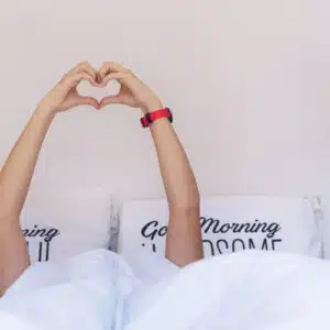 signe de coeur avec les mains