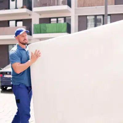 reprise d'un ancien matelas par 2 livreurs