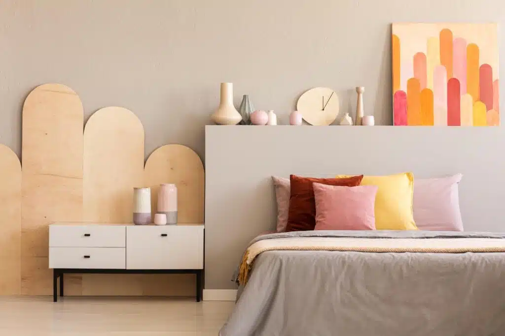 une chambre à la déco fraîche