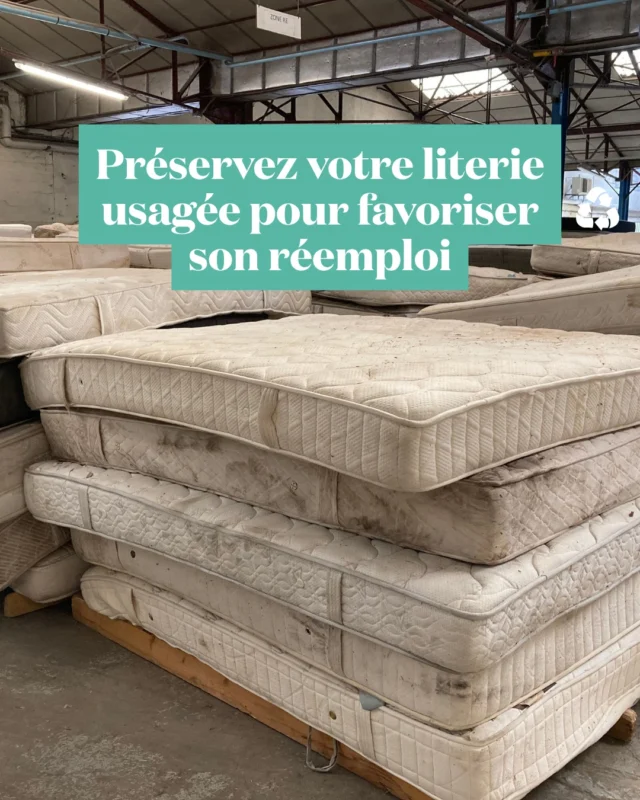 Oui, votre ancien matelas a encore beaucoup de valeur ♻️Et ça, la collecte préservante, expérimentée à Paris par @ecomaison_ en partenariat avec la ville l'a bien compris. Son objectif&nbsp;? Protéger le matelas dès sa collecte pour maximiser ses chances de réemploi ✨Tout se joue dès les premières heures ⏳Pourquoi&nbsp;? Car un matelas laissé sur le trottoir, abîmé, mouillé ou mélangé à d’autres déchets est un matelas qui perd toute possibilité d’être réutilisé.Et les avantages ne s'arrêtent pas là 👇✔ collecte rapide au pied de l’immeuble
✔ stockage dans des bennes fermées
✔ tri rigoureux en centre spécialiséLe résultat concret&nbsp;?➡️ 50 % des matelas collectés peuvent être reconditionnés
➡️ les autres sont recyclés matière par matièreEt les chiffres parlent d’eux-mêmes&nbsp;:
✔ 318 éléments de literie collectés en 2 mois
✔ 6 tonnes de matériaux récupérés
✔ Des tournées organisées tous les joursProtéger, déposer au bon moment, éviter les dépôts sauvages... autant de gestes essentiels pour maintenir la literie en bon état et ainsi favoriser son réemploi.Alors vous aussi, adaptez les bons gestes pour recycler votre literie 🤝📸 Vallée Sud - Grand Paris#parlonsliterie #recyclageliterie #ecomaison #literieresponsable #consommationresponsable